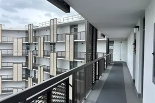 20500 W Country Club Dr, Aventura, FL 33180 - Photo 3