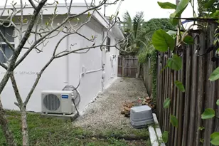 630 NE 165th St, Miami, FL 33162 - Photo 7