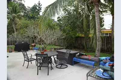 630 NE 165th St, Miami, FL 33162 - Photo 9