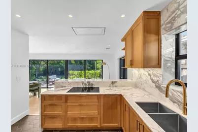 920 W 47th Ct, Miami Beach, FL 33140 - Photo 5