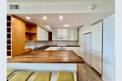 1000 Parkview Dr #723, Hallandale Beach, FL 33009 - Photo 5