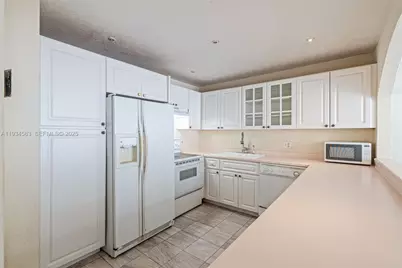 2801 NE 183rd St #510W, Aventura, FL 33160 - Photo 5