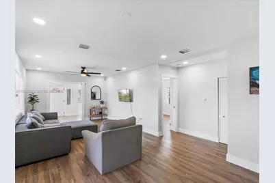 1048 NW 33rd Ave, Miami, FL 33125 - Photo 37