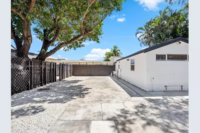 1048 NW 33rd Ave, Miami, FL 33125 - Photo 13