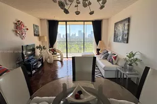 20335 W Country Club Dr, Aventura, FL 33180 - Photo 15