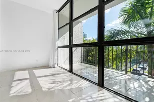 1000 Parkview Dr, Hallandale Beach, FL 33009 - Photo 23