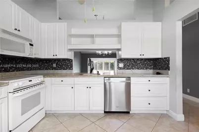 21314 Chinaberry Dr, Boca Raton, FL 33428 - Photo 3