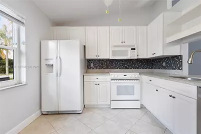 21314 Chinaberry Dr, Boca Raton, FL 33428 - Photo 5