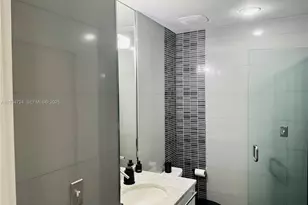 900 Biscayne Blvd, Miami, FL 33132 - Photo 13