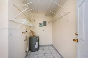 201 NW 34th Ave, Miami, FL 33125 - Photo 23