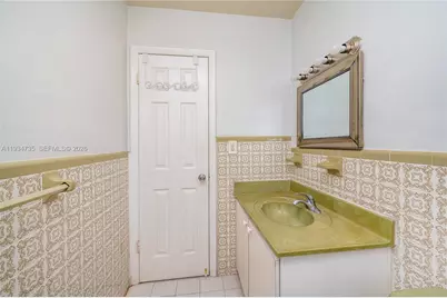 201 NW 34th Ave #201, Miami, FL 33125 - Photo 15