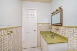 201 NW 34th Ave, Miami, FL 33125 - Photo 15