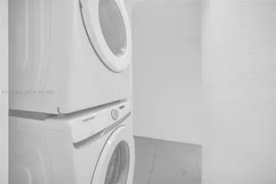 240 W 68th St, Hialeah, FL 33014 - Photo 9