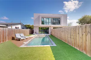 353 NW 50th St, Miami, FL 33127 - Photo 37