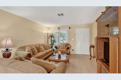 1701 SW 92nd Pl, Miami, FL 33165 - Photo 7