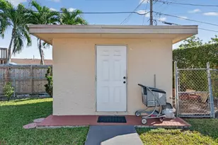 1701 SW 92nd Pl, Miami, FL 33165 - Photo 37