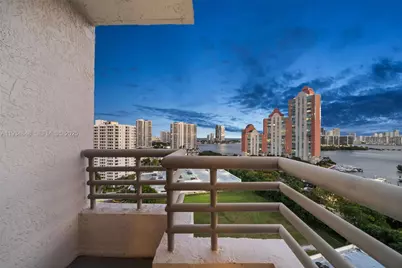 3300 NE 191st St #1813, Aventura, FL 33180 - Photo 3