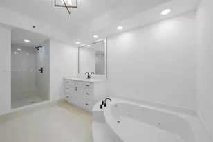 20281 E Country Club Dr, Aventura, FL 33180 - Photo 13