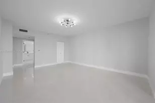 20281 E Country Club Dr, Aventura, FL 33180 - Photo 9