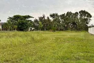 1907 NE 28th St, Cape Coral, FL 33909 - Photo 1