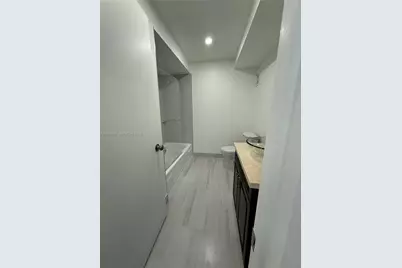 210 Lakeview Dr #109, Weston, FL 33326 - Photo 17