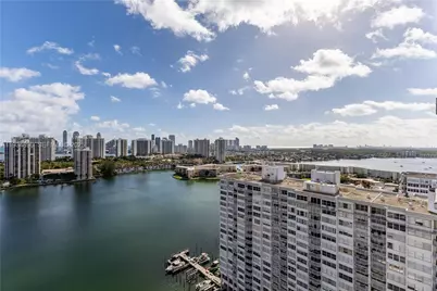 2750 NE 183rd St #2710, Aventura, FL 33160 - Photo 7