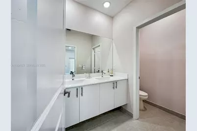 8206 NW 43rd St, Doral, FL 33166 - Photo 11