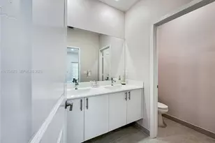 8206 NW 43rd St, Doral, FL 33166 - Photo 11