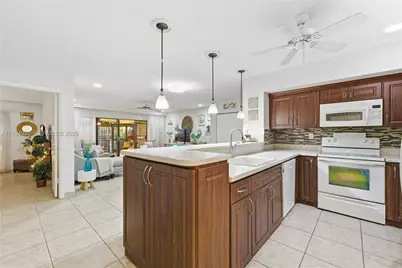 6358 Milk Wagon Ln, Miami Lakes, FL 33014 - Photo 13