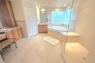 16422 NW 83rd Pl, Miami Lakes, FL 33016 - Photo 25
