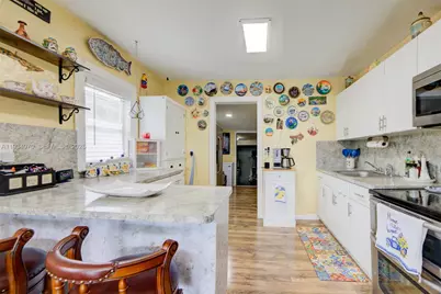 1911 NW 52nd St, Miami, FL 33142 - Photo 9