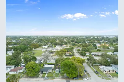1911 NW 52nd St, Miami, FL 33142 - Photo 39