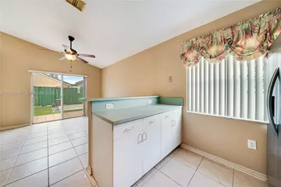 16154 SW 85th St, Miami, FL 33193 - Photo 9