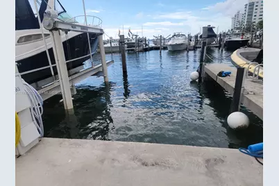 7601 E Treasure Dr / Dock D5, North Bay Village, FL 33141 - Photo 3