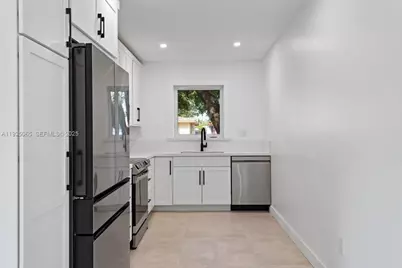 3260 NW 9th St, Miami, FL 33125 - Photo 11