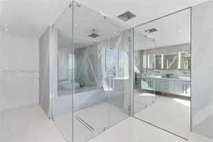 1000 S Pointe Dr, Miami Beach, FL 33139 - Photo 31