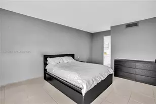 3675 N Country Club Dr, Aventura, FL 33180 - Photo 37