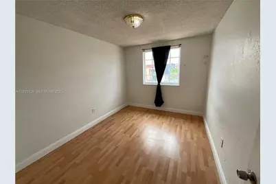 895 W 79th Pl, Hialeah, FL 33014 - Photo 17