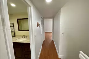 895 W 79th Pl, Hialeah, FL 33014 - Photo 13