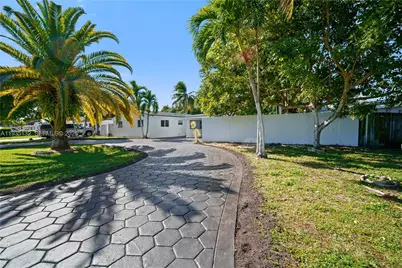 2902 SW 67th Ter, Miramar, FL 33023 - Photo 7