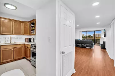 3675 N Country Club Dr #410, Aventura, FL 33180 - Photo 3