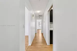 1801 W Oak Knoll Cir, Davie, FL 33324 - Photo 25