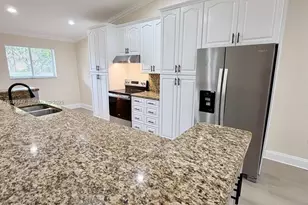 10722 La Placida Dr, Coral Springs, FL 33065 - Photo 5