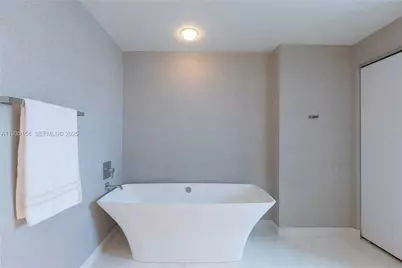 17301 NE Biscayne Blvd #908, North Miami Beach, FL 33160 - Photo 23