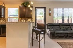 12320 S Village Cir, Davie, FL 33325 - Photo 13