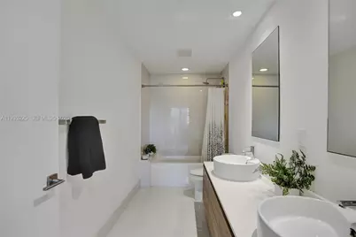 121 NE 34th St #902, Miami, FL 33137 - Photo 9