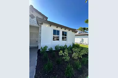2240 SE 30th St #1, Homestead, FL 33035 - Photo 1