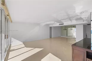 1000 W Island Blvd, Aventura, FL 33160 - Photo 9