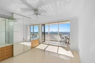 1000 W Island Blvd, Aventura, FL 33160 - Photo 17