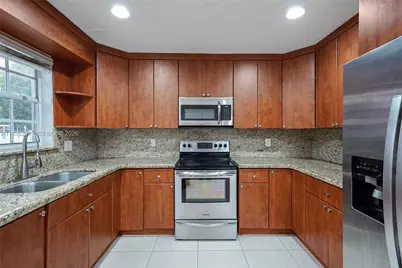 3011 N 74th Ave, Hollywood, FL 33024 - Photo 11